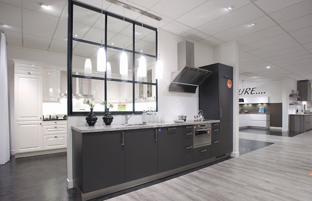 Grafietgrijs dat stijl ademt