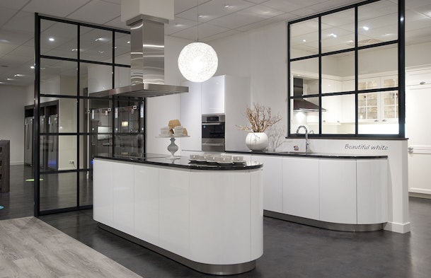 Elegantie in wit met een vleugje zwart