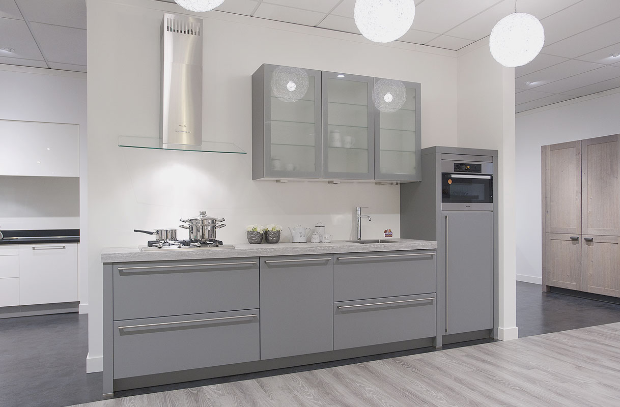 Strak grijs met brede grepen