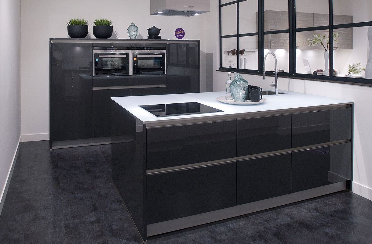 Glanzend zwart met helder contrast