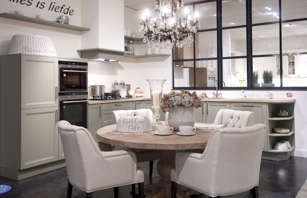 Olijfgroene elegantie met een warme twist