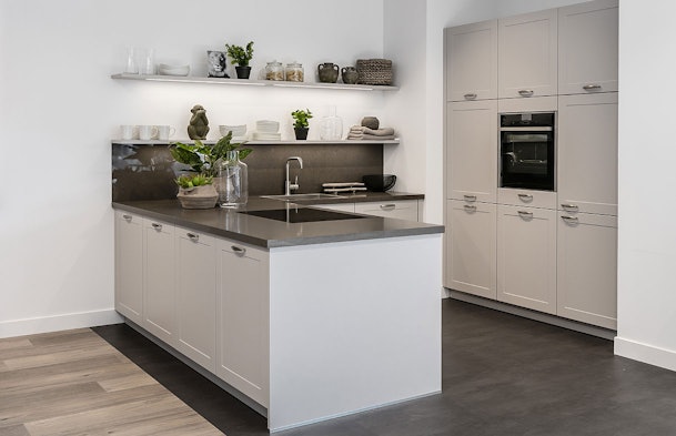 Licht en overzichtelijk keukendesign voor dagelijks gemak