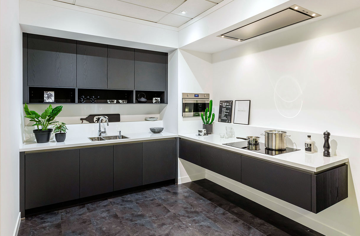 Keukenopstelling met zwevend element