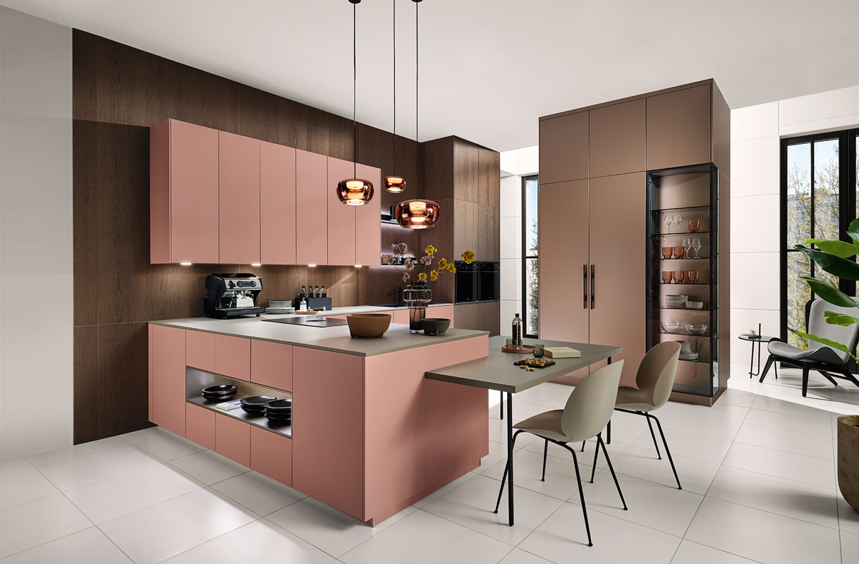 Warm modern design in poederroze en mokkabruin