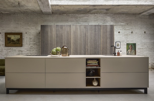 next125 keuken met een combinatie van houten en zijdeglans lak fronten