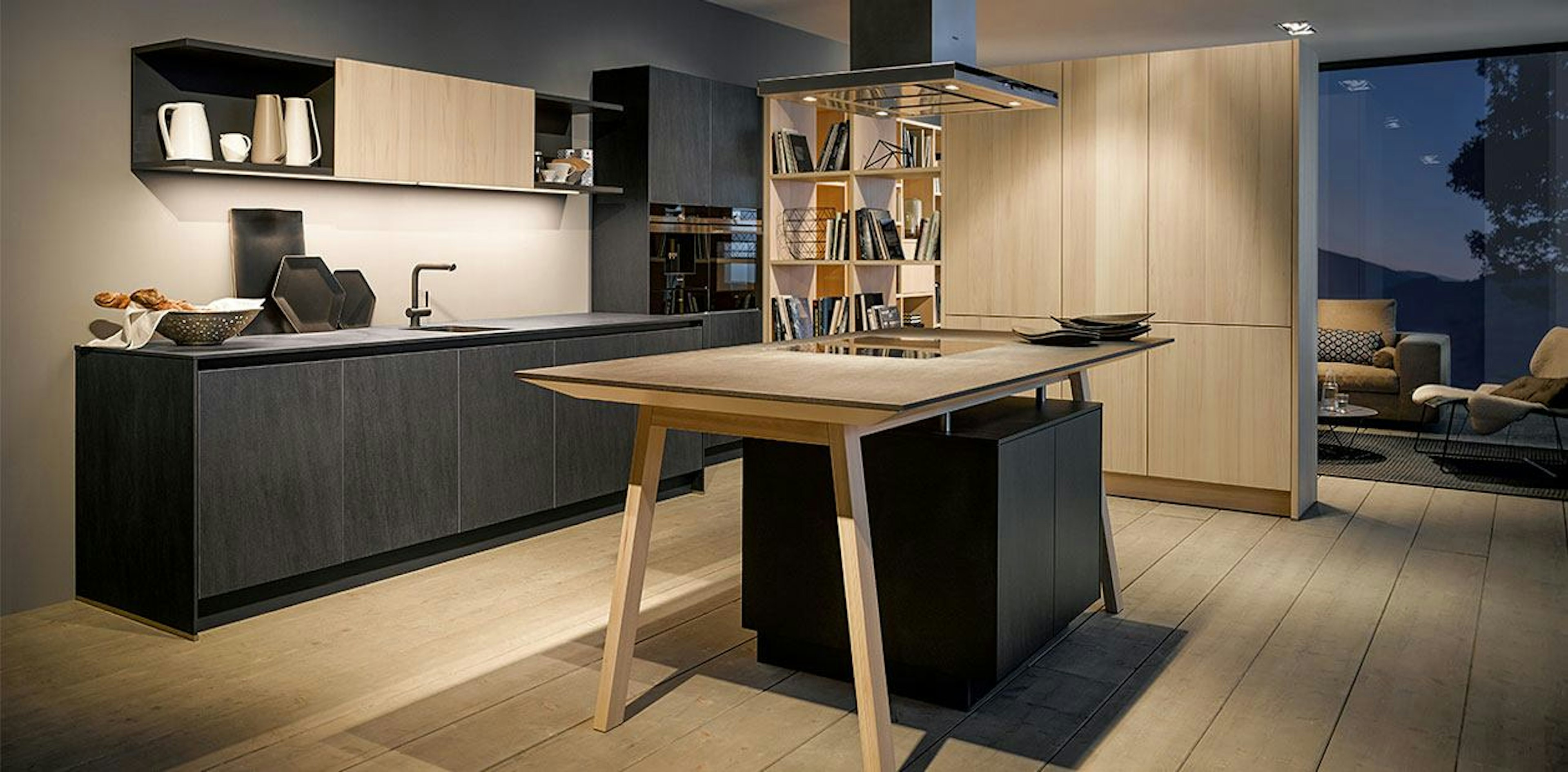 Keuken in donkergrijs grafiet in combinatie met licht hout (beuken).