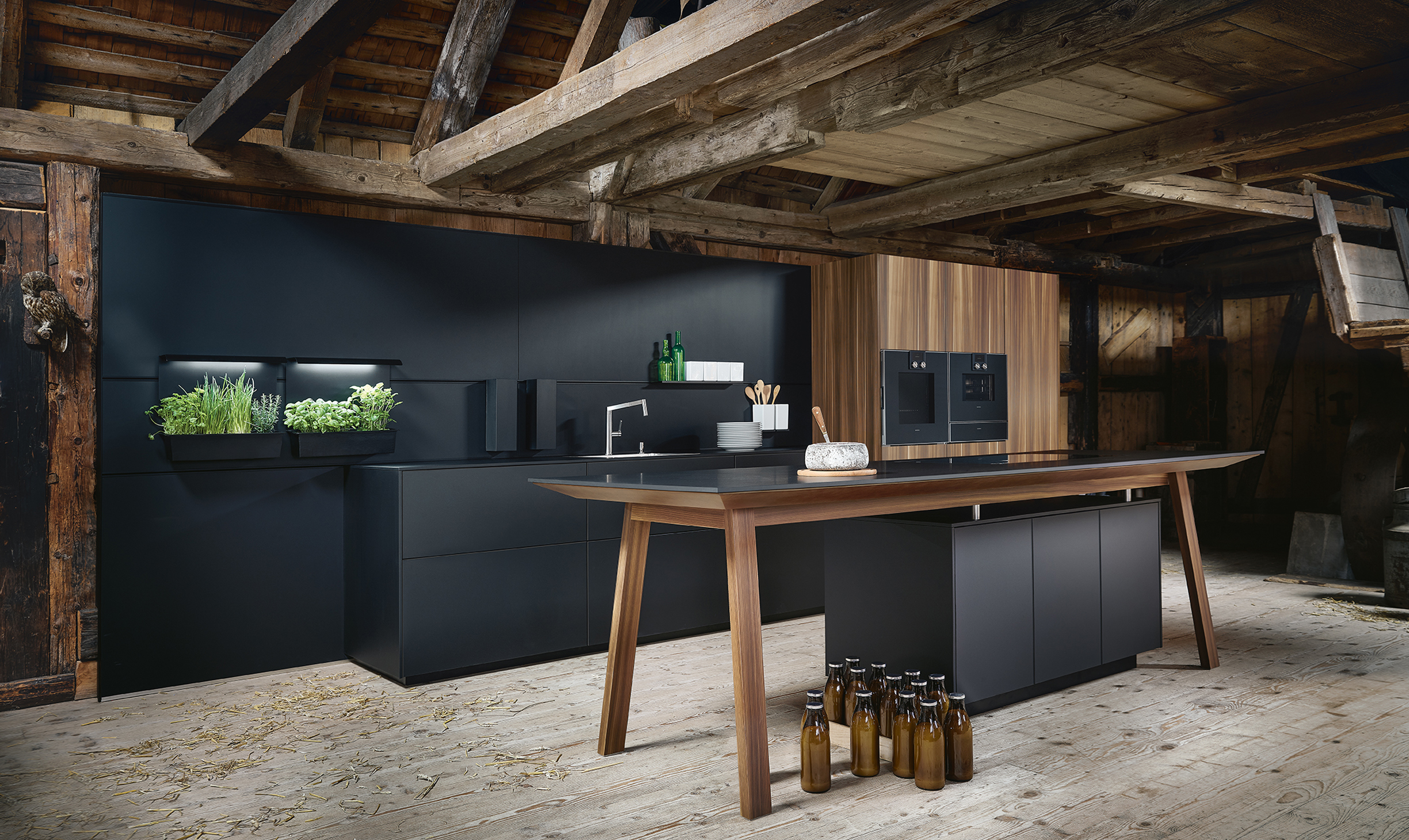 Treinstation Bloeien Bedenk Zwarte keuken: mat zwart of met hout | Bemmel & Kroon
