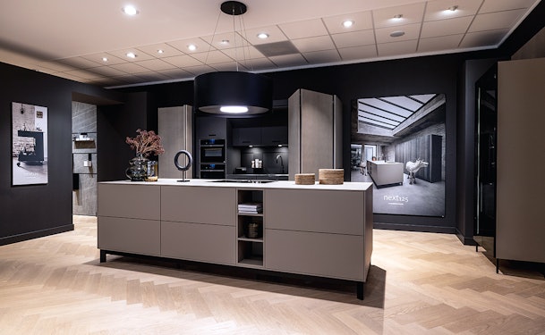 Een luxe next125 eilandkeuken met BORA apparatuur.