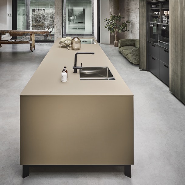 Keukenapparatuur achter pocketsysteem