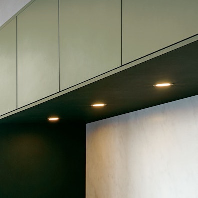 Keukenis met bovenverlichting