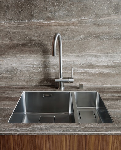 Keukennis met keramisch werkblad en achterwand