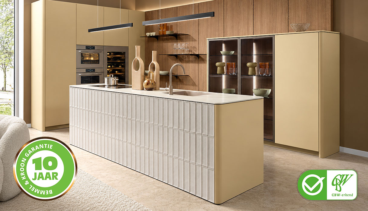 Moderne keuken van Bemmel & Kroon met 10 jaar garantie en CBW-erkenning