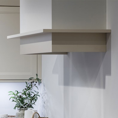 Klassieke schouw met inbouwunit afzuigkap