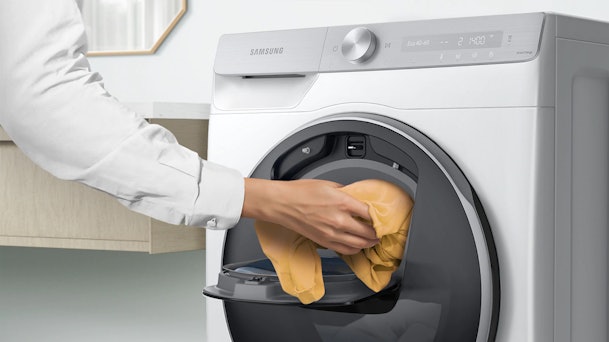 Kledingstukken toevoegen via het Add-wash deurtje