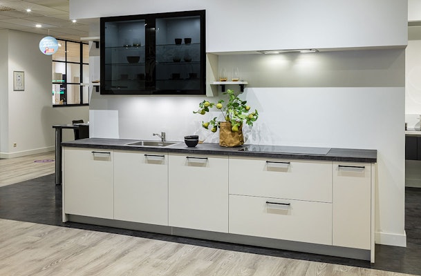 Kleine smalle keuken