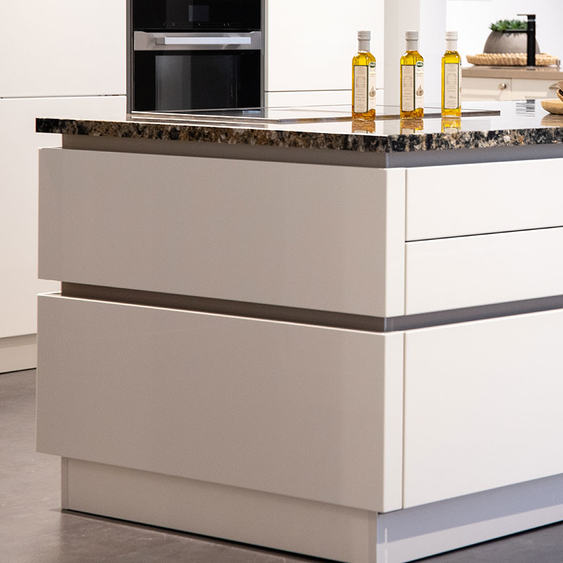 Kookeiland met doorlopende greeplijsten