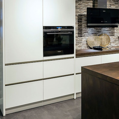 Kookgedeelte met aansluitende wandkast