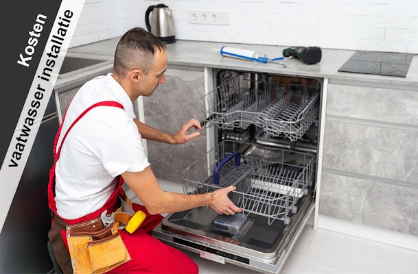 Monteur controleert en plaatst een nieuwe vaatwasser in een moderne keuken.