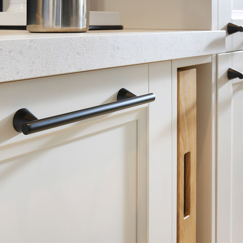 Landelijk kaderfront met zwarte grepen