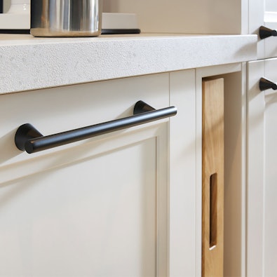 Landelijk kaderfront met zwarte grepen