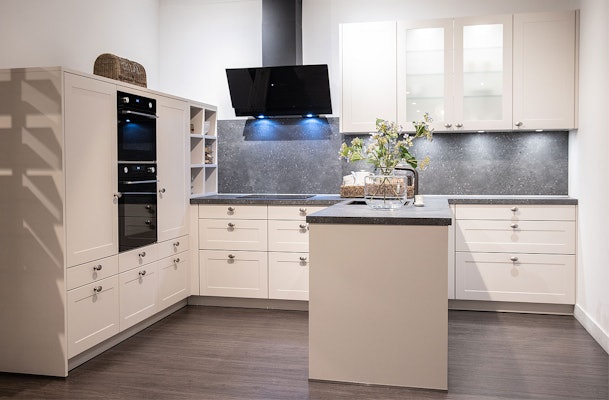 Landelijke T-opstelling keuken