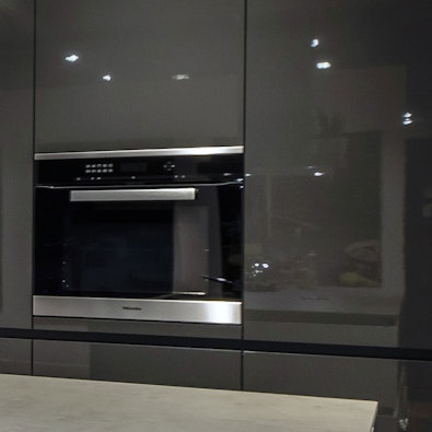 Lavazwarte hoogglans keukenkasten