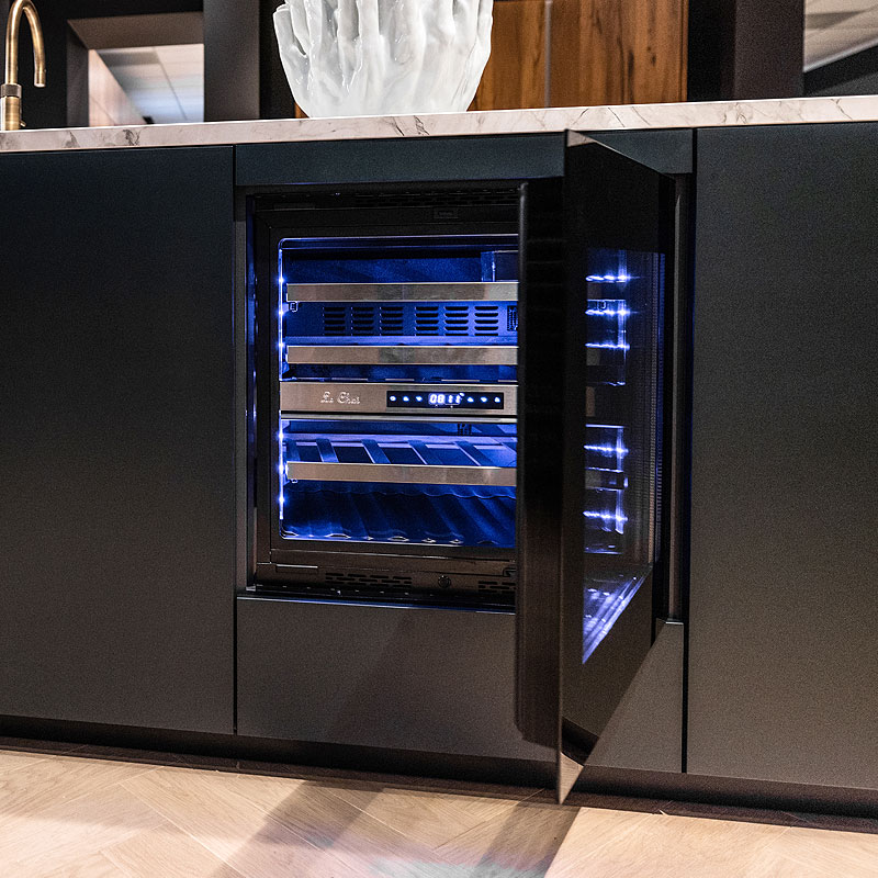 Le Chai wijnkast met sfeervolle verlichting