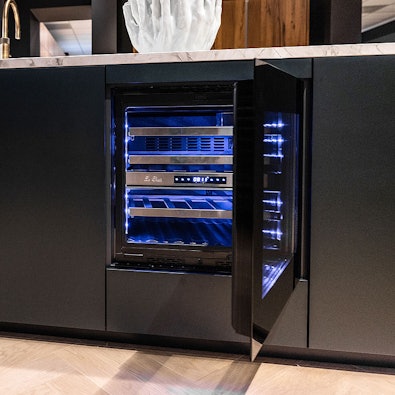 Le Chai wijnkast met sfeervolle verlichting