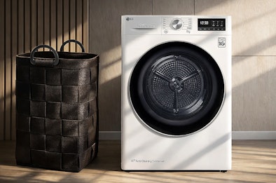 LG wasdroger met Dual Inverter warmtepomp en Auto Cleaning Condenser in wasruimte