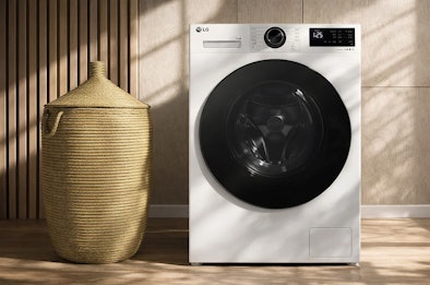 LG wasmachine 1400 toeren met zwarte trommel in moderne wasruimte