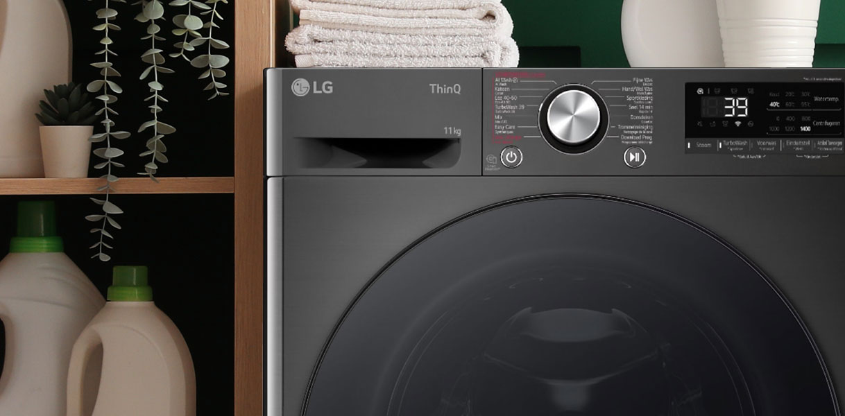 LG zwarte wasmachine met Steam, TurboWash 360 en Direct Drive-motor.