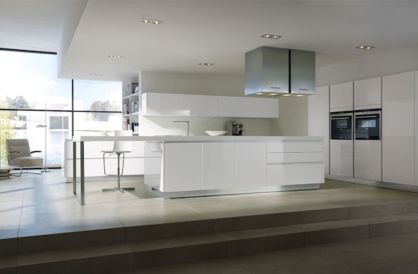 Luxe keuken met kookeiland.