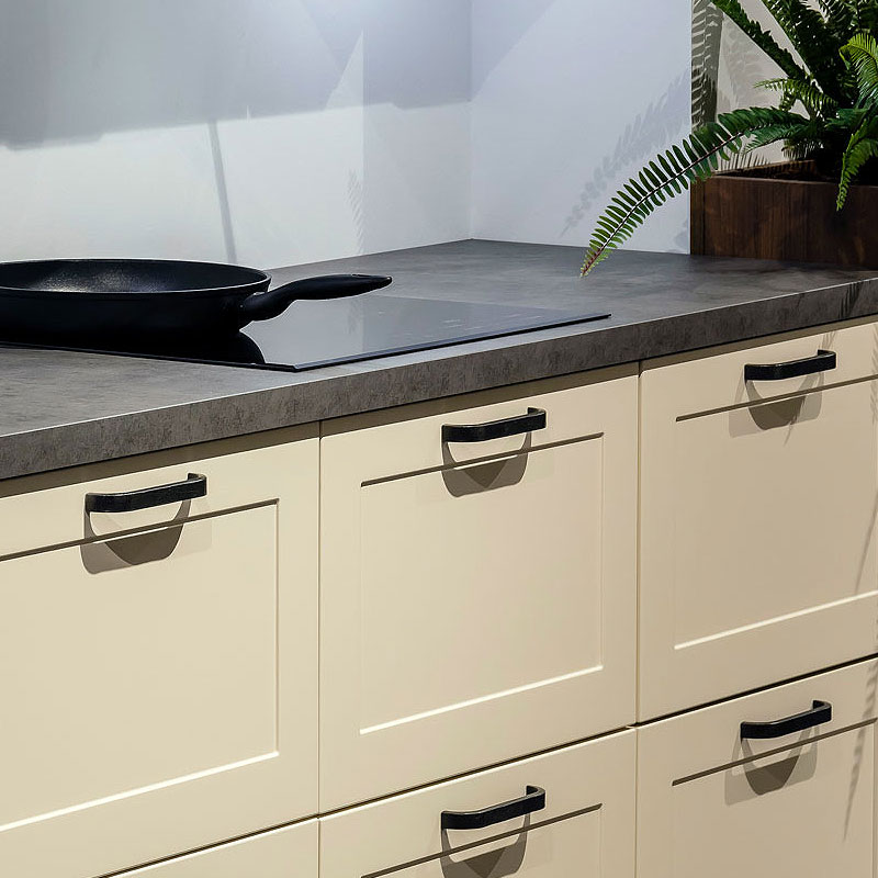 Mat gelakte kaderdeurtjes