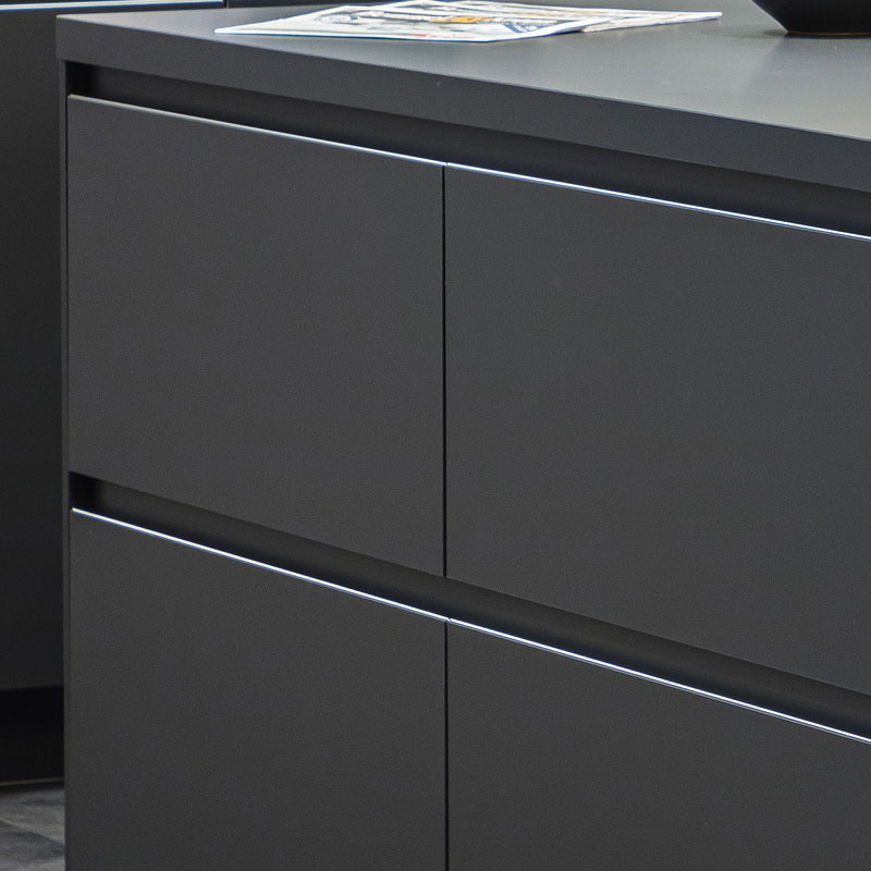 Mat gelakte zwarte fronten