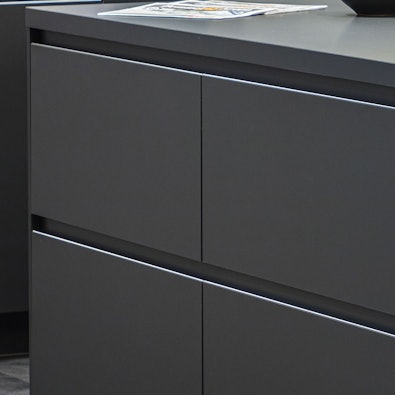 Mat gelakte zwarte fronten