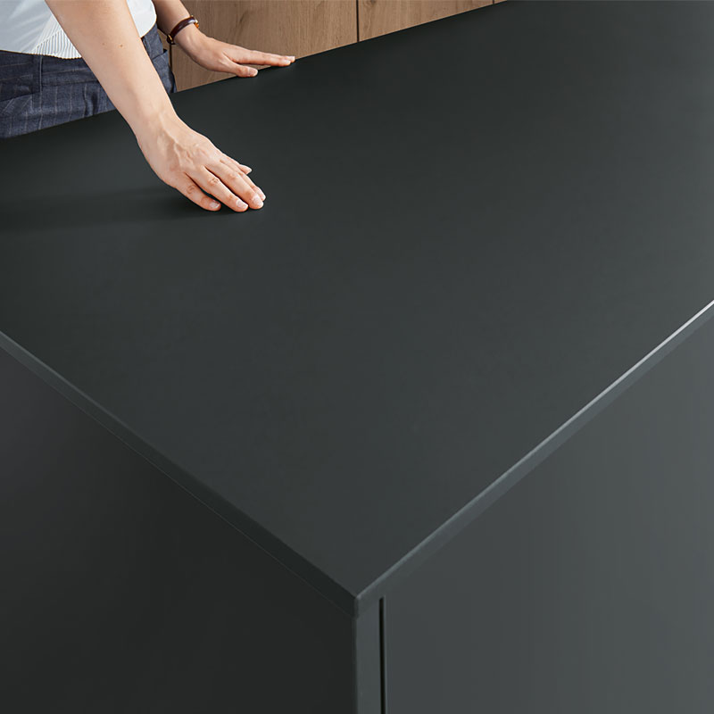 Mat onyxzwart keukeneiland