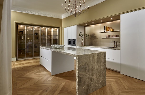 Materialen en afwerking van een luxe keuken.