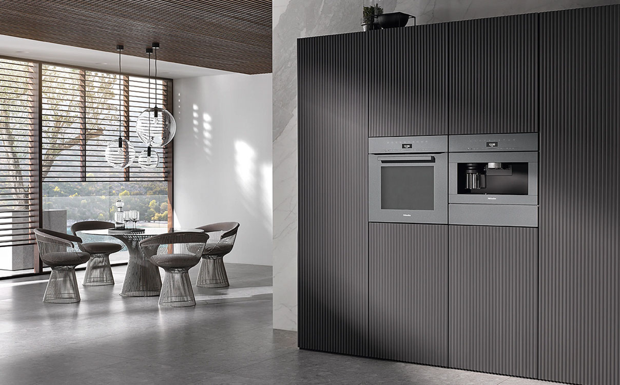 Miele inbouw magnetron strak geïntegreerd in moderne keukenwand