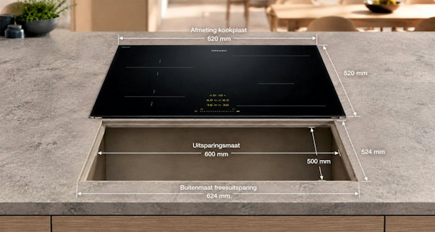 Inductiekookplaat van 62 cm boven uitsparing in werkblad met uitsparingsmaat van 60 bij 50 cm