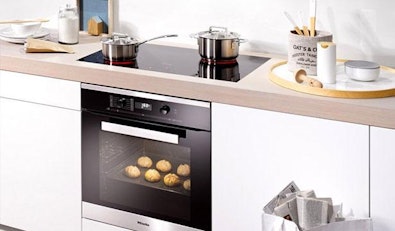 Een kookplaat zonder eigen bediening wordt altijd gecombineerd met een fornuis.