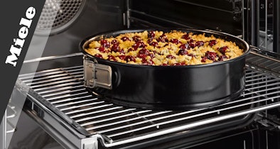 Miele oven met bakvorm op pyroFit ovenrek