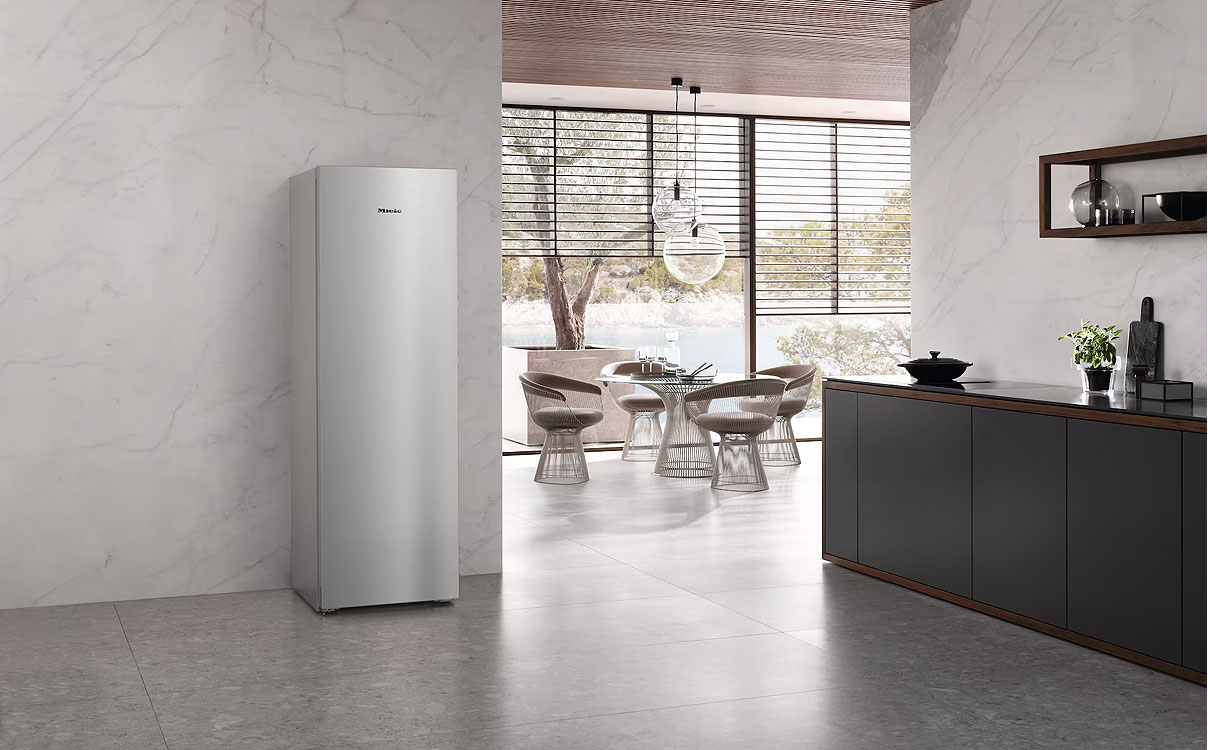 Miele vrijstaande vriezer in modern interieur met Duitse premium kwaliteit en energiezuinig design