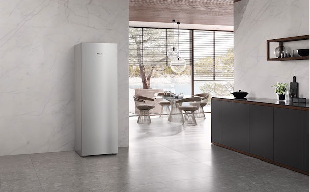 Miele vrijstaande vriezer in modern interieur met Duitse premium kwaliteit en energiezuinig design