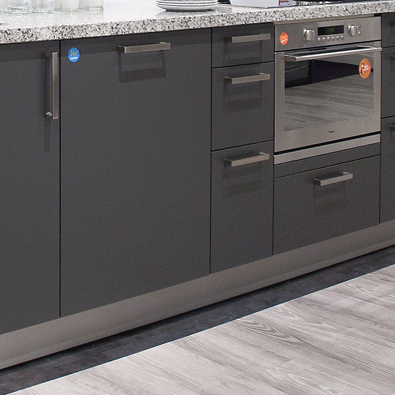 Modern lava-zwart front