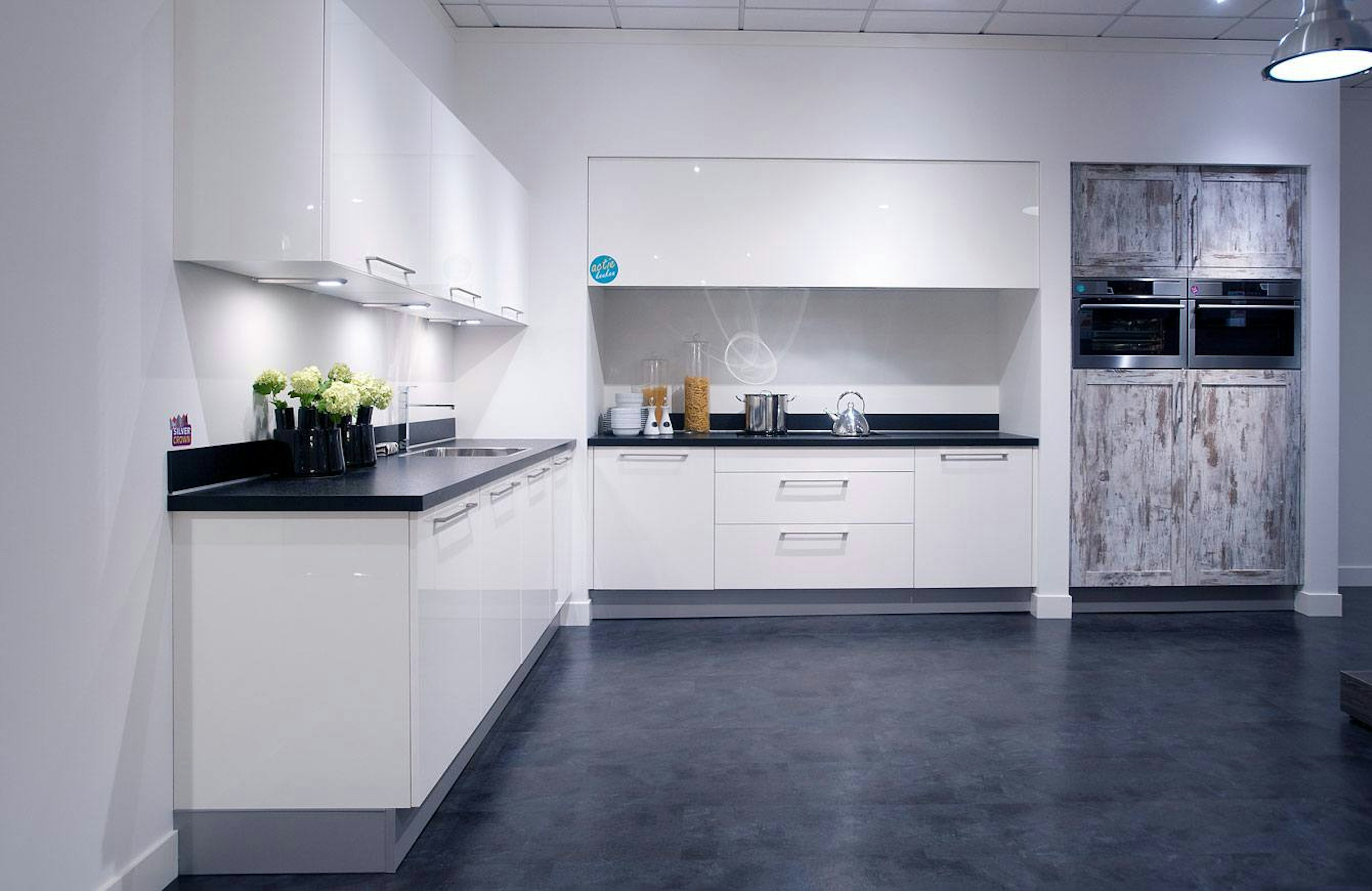 Moderne keuken in wit hoogglans