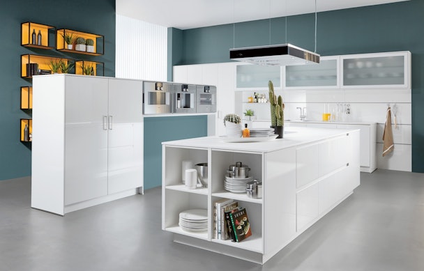 Voorbeeld van een moderne strakke witte keuken zonder poespas.
