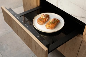 Multifunctionele BORA lade van 1400 mm hoog.