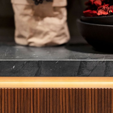 Natuurlijk notenhout verlichte greeplijst