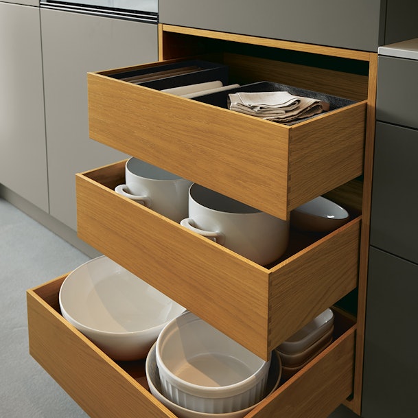 next125 Engelse laden toegepast in een onderkast.