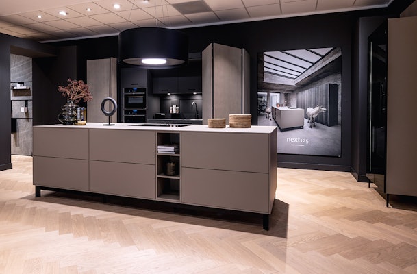 next125 NX510 - keuken met multifunctionele kasten met schuifdeuren